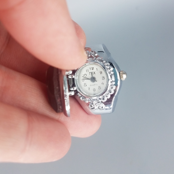 Silvertone Ruby Red Plastic Stone Ring Watch - Picture 7 of 8